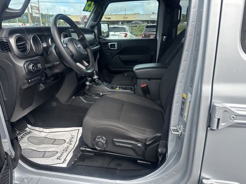 Used 2023 Jeep Wrangler Unlimited w/ Cold Weather Group AWD/4WD image 12