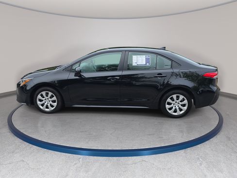 Used 2025 Toyota Corolla LE FWD image 8