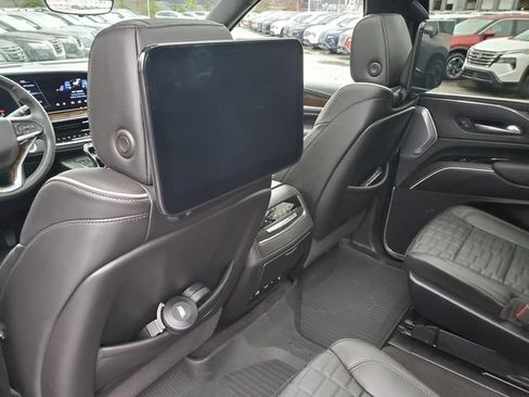 Used 2024 Cadillac Escalade ESV Premium Luxury Platinum w/ Heavy-Duty Trailer Package image 12