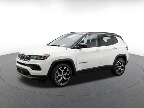 Used 2025 Jeep Compass Limited AWD/4WD image 3