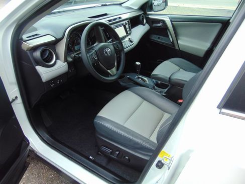 Used 2014 Toyota RAV4 Limited AWD/4WD image 2
