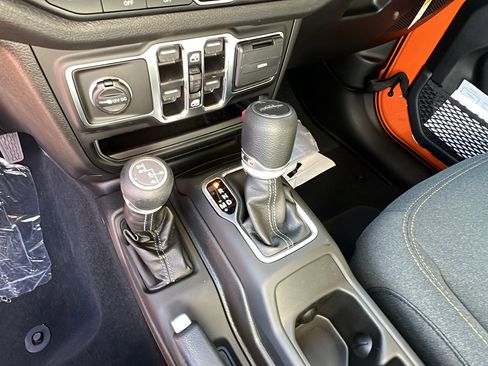 New 2025 Jeep Gladiator Sport image 24