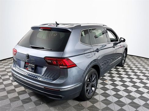 Used 2023 Volkswagen Tiguan SE image 7