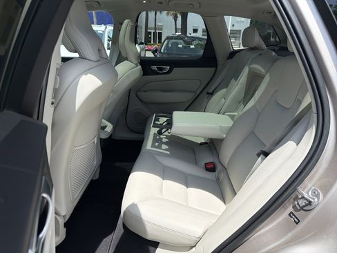 Certified 2023 Volvo XC60 B5 Plus AWD/4WD image 32