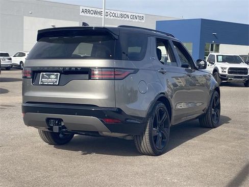 Used 2025 Land Rover Discovery Dynamic SE image 18