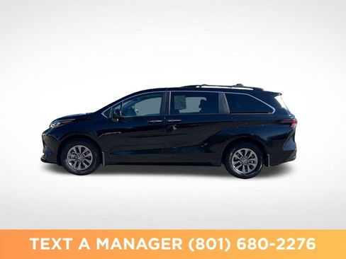 Used 2025 Toyota Sienna XLE w/ XLE Plus Package FWD image 2