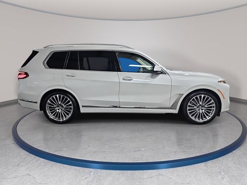 Used 2024 BMW X7 xDrive40i AWD/4WD image 4