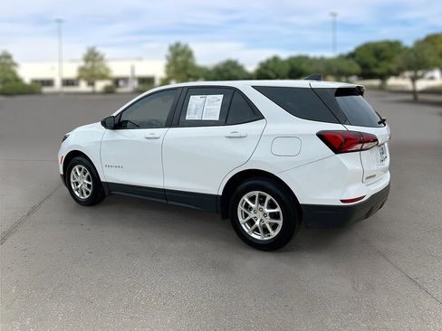 Used 2022 Chevrolet Equinox LS w/ LS Convenience Package image 4