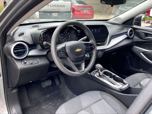 Used 2024 Chevrolet Trax LS w/ Driver Confidence Package FWD image 17