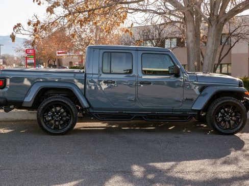 Used 2024 Jeep Gladiator Sport image 4