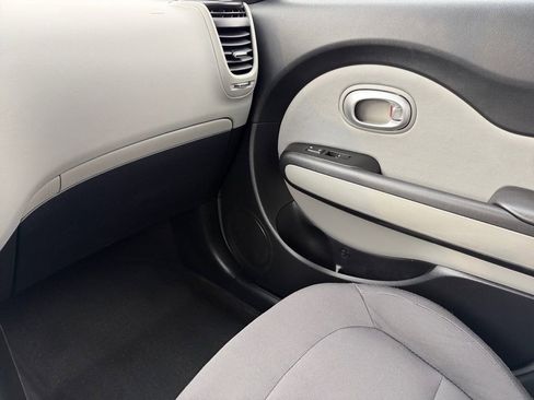 Used 2015 Kia Soul image 18