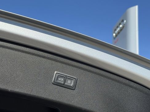 Used 2020 Audi Q5 2.0T Premium w/ Convenience Package image 17