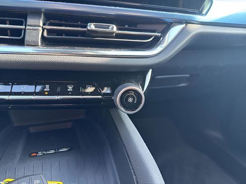 Used 2025 Chevrolet Equinox EV LT w/ Convenience Package image 20