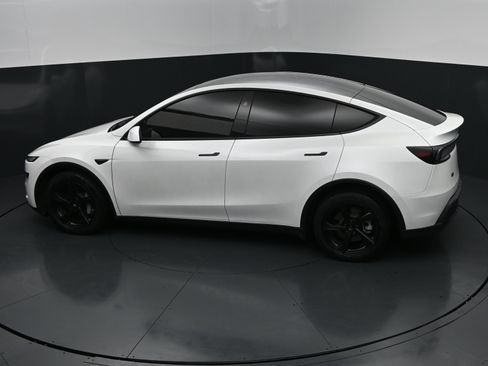 Used 2026 Tesla Model Y AWD image 27