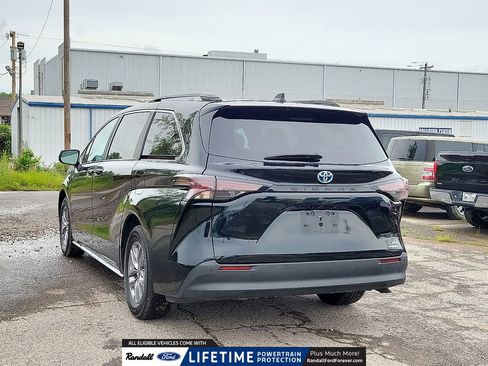Used 2024 Toyota Sienna XLE image 4