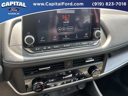Used 2025 Nissan Rogue SV FWD image 26
