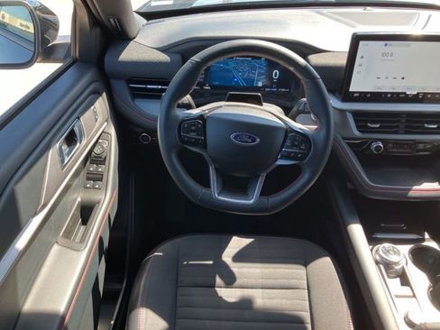 Used 2025 Ford Explorer ST-Line w/ ST-Line Street Pack AWD/4WD image 23
