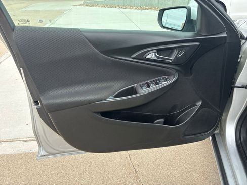 Used 2018 Chevrolet Malibu LT FWD image 14