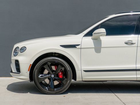 Used 2023 Bentley Bentayga AWD/4WD image 16