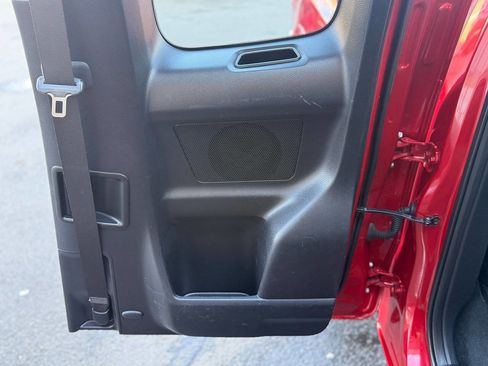 Used 2016 Toyota Tacoma TRD Sport image 40