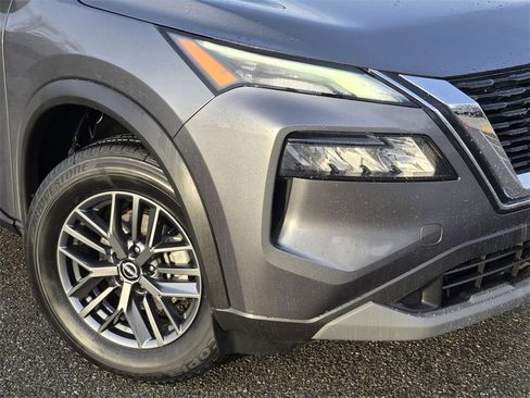 Used 2023 Nissan Rogue S image 9