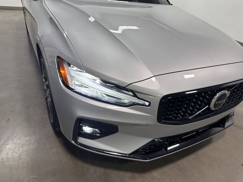 Used 2024 Volvo S60 B5 Core AWD/4WD image 10