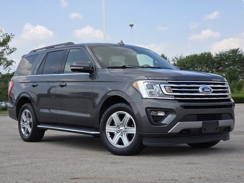 Used 2019 Ford Expedition XLT w/ Equipment Group 202A AWD/4WD image 2