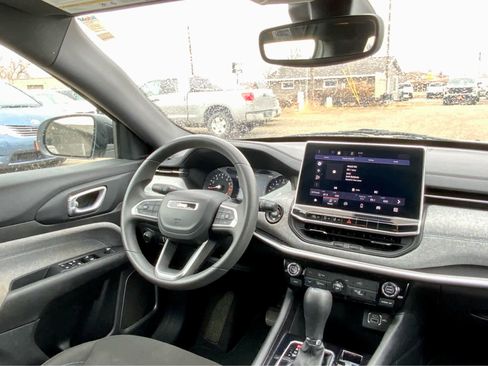 Used 2023 Jeep Compass Sport image 33