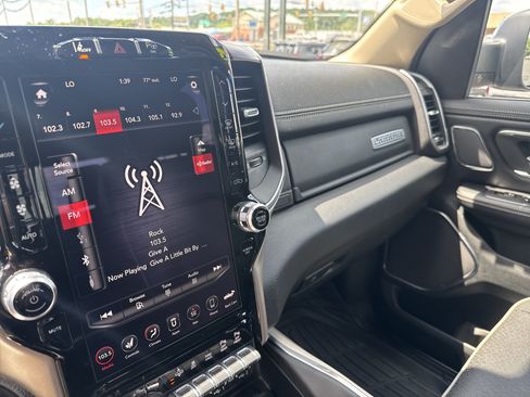 Used 2019 RAM 1500 Laramie AWD/4WD image 19