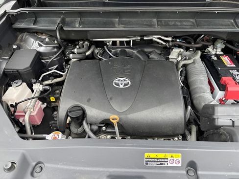 Used 2020 Toyota Highlander XLE AWD/4WD image 39