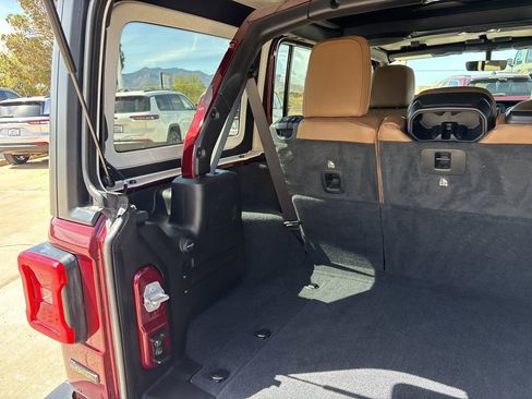 Used 2021 Jeep Wrangler Unlimited Rubicon AWD/4WD image 47
