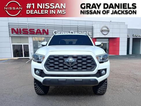 Used 2020 Toyota Tacoma TRD Off-Road w/ Advanced Technology Package AWD/4WD image 2