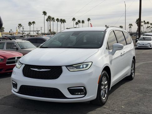 Used 2021 Chrysler Pacifica Touring image 2