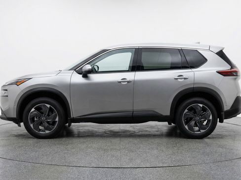 Used 2025 Nissan Rogue SV image 5