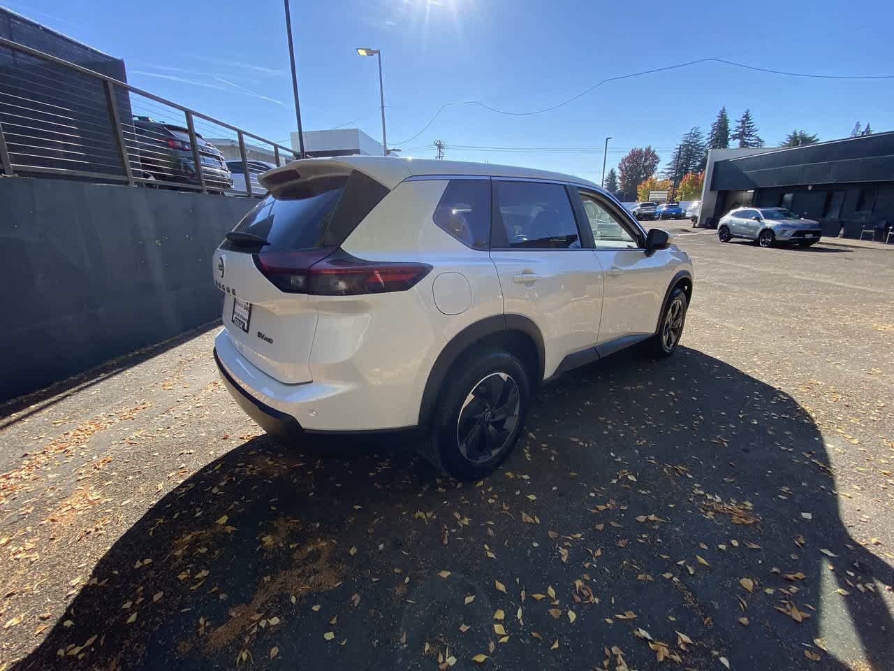 Used 2024 Nissan Rogue SV AWD/4WD image 6
