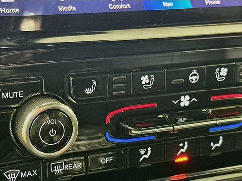 Certified 2023 Jeep Grand Cherokee Overland w/ Luxury Tech Group IV AWD/4WD image 32