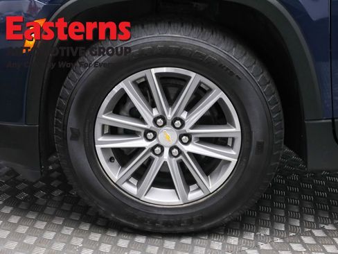 Used 2022 Chevrolet Traverse LT image 33