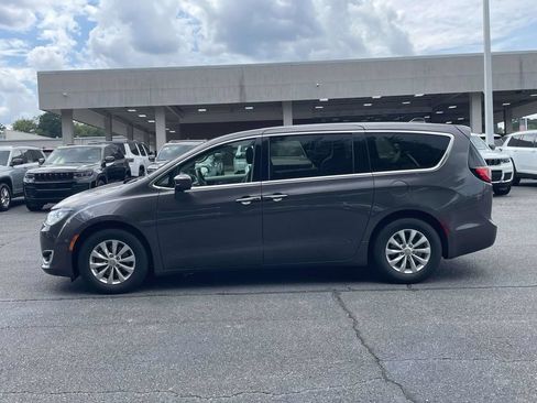 Certified 2018 Chrysler Pacifica Touring Plus FWD image 5