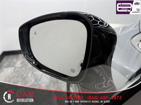 Used 2024 Chrysler Pacifica Touring-L FWD image 32