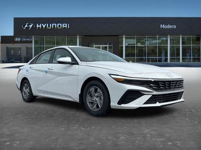 New 2025 Hyundai Elantra SE