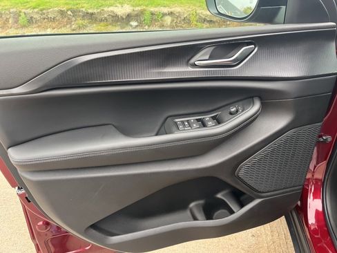 New 2025 Jeep Grand Cherokee L Laredo image 19