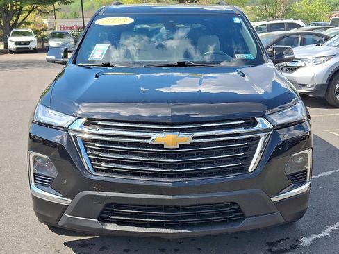 Used 2023 Chevrolet Traverse LT image 2