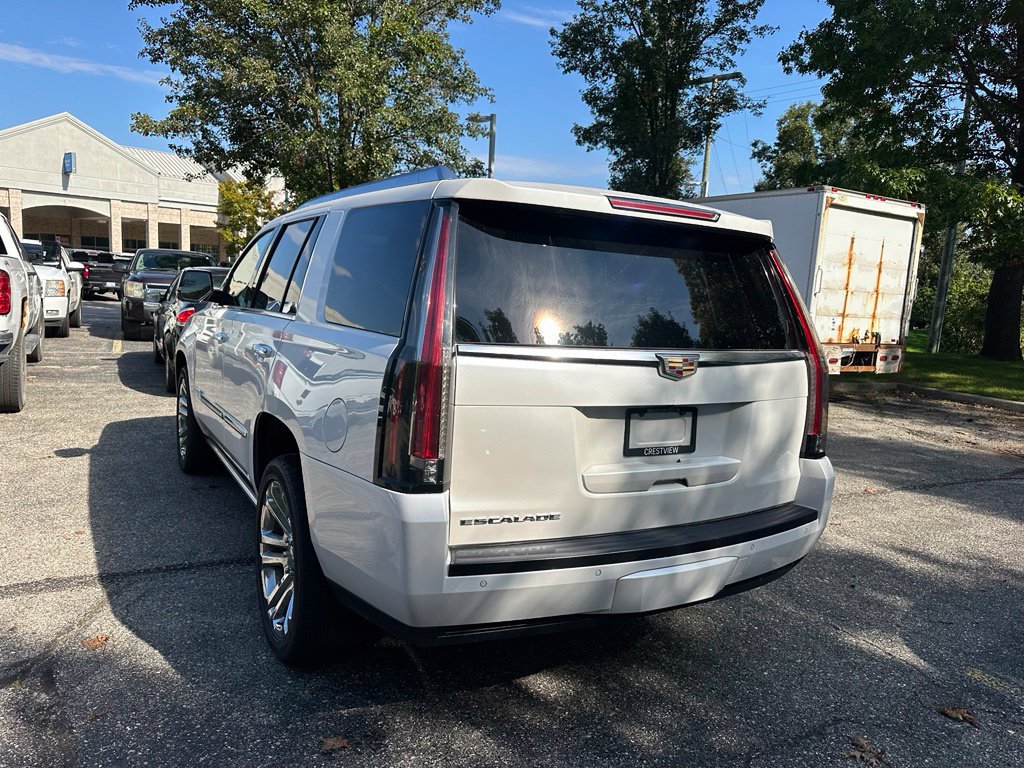 Used 2016 Cadillac Escalade Premium AWD/4WD image 4
