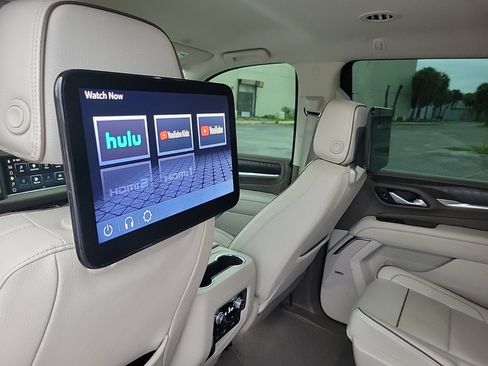 Used 2024 GMC Yukon Denali w/ Advanced Technology Package RWD image 16