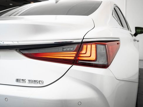 Certified 2019 Lexus ES 350 w/ Accessory Package 2 image 9