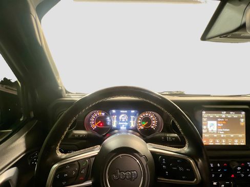 Used 2021 Jeep Gladiator Overland image 7
