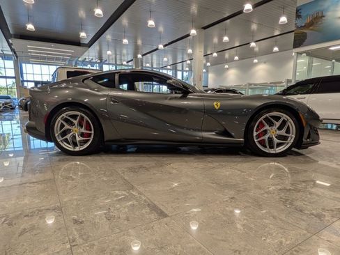 Used 2018 Ferrari 812 Superfast image 4
