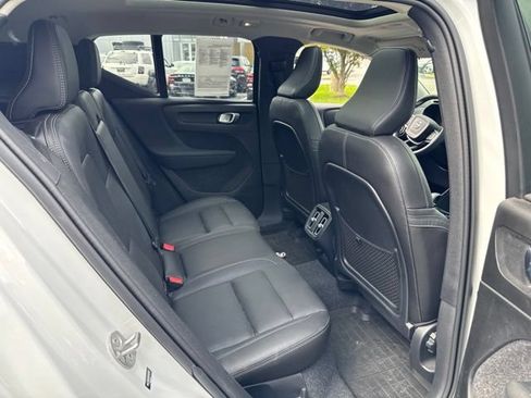 Used 2024 Volvo XC40 B5 Core AWD/4WD image 12