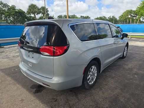 Used 2023 Chrysler Voyager LX FWD image 4