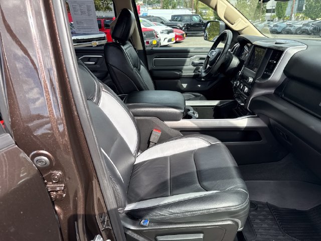 Used 2019 RAM 1500 4x4 Crew Cab image 9